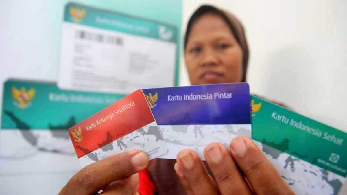 Foto Ini Perbedaan Kartu Indonesia Pintar dan Bantuan Siswa Miskin