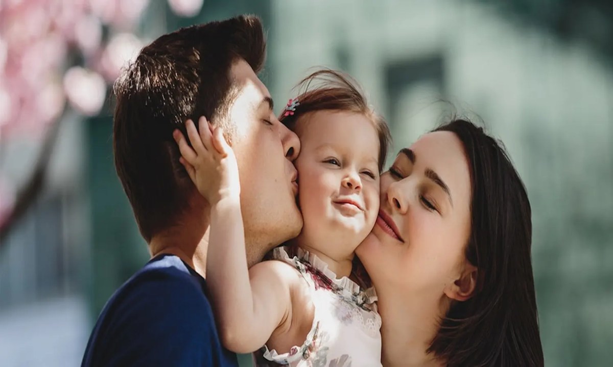 Cara Mendidik Anak Perempuan agar Mandiri dan Percaya Diri - Parboaboa