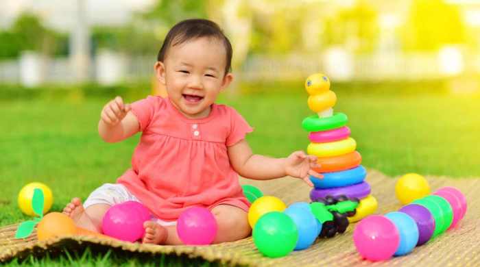 7 Mainan Bayi 6 Bulan untuk Merangsang Kognitif Motorik