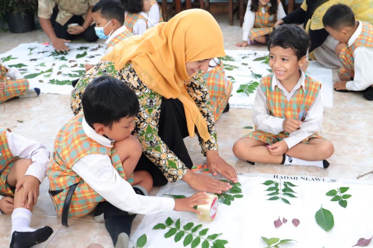 Kegiatan anak di malam hari