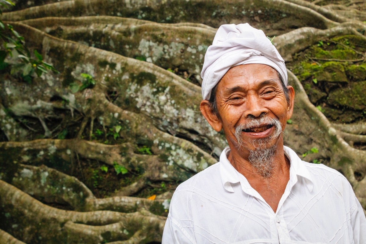 Orang yang mewawancarai disebut