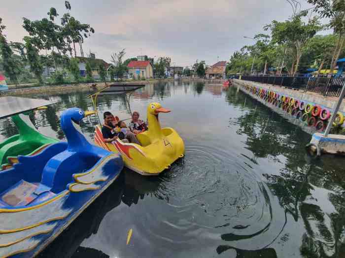 Wahana Bianglala Banyak Diminati Pengunjung Alun-Alun Kota Mojokerto