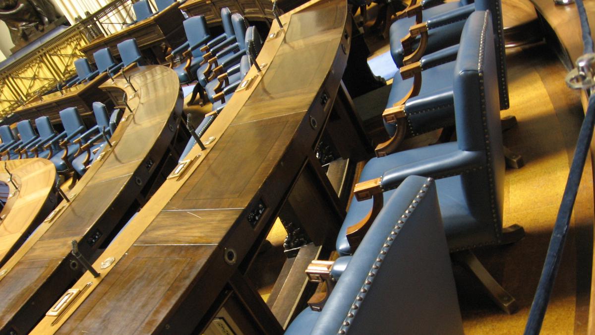 Ciri-ciri dari sistem pemerintahan parlementer ditunjukkan oleh nomor