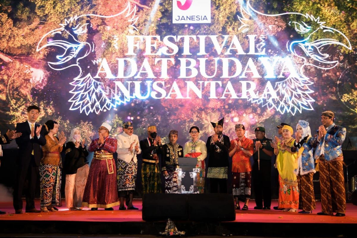 Budaya nasional adalah budaya yang dimiliki oleh