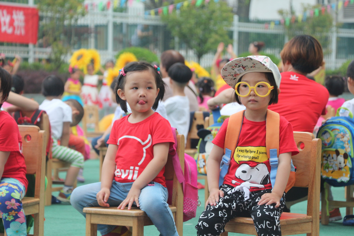 Gambar : orang-orang, kursi, imut, gadis, anak-anak, tempat bermain ...