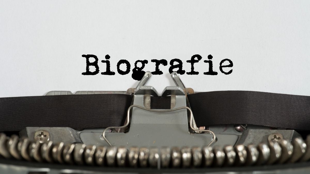 Penyajian biografi saat ini biasanya ditulis secara