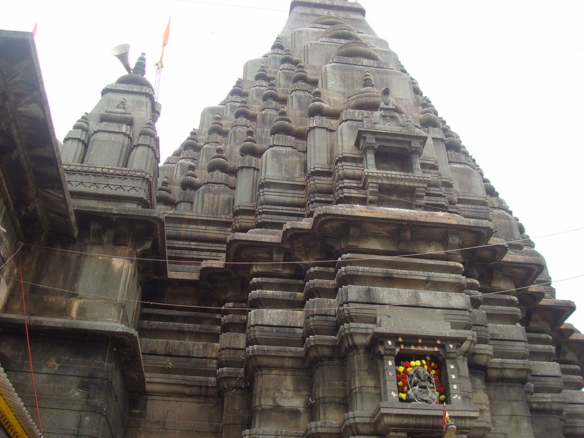 Gaya kupu kupu disebut juga dengan istilah